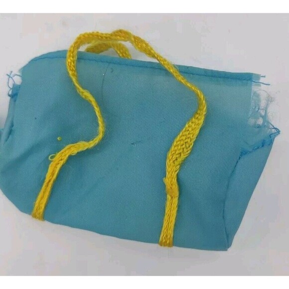 Vintage 1983 Barbie Mattel Superstar Duffle Gym Workout Bag Teal /Yellow Straps - Picture 4 of 8